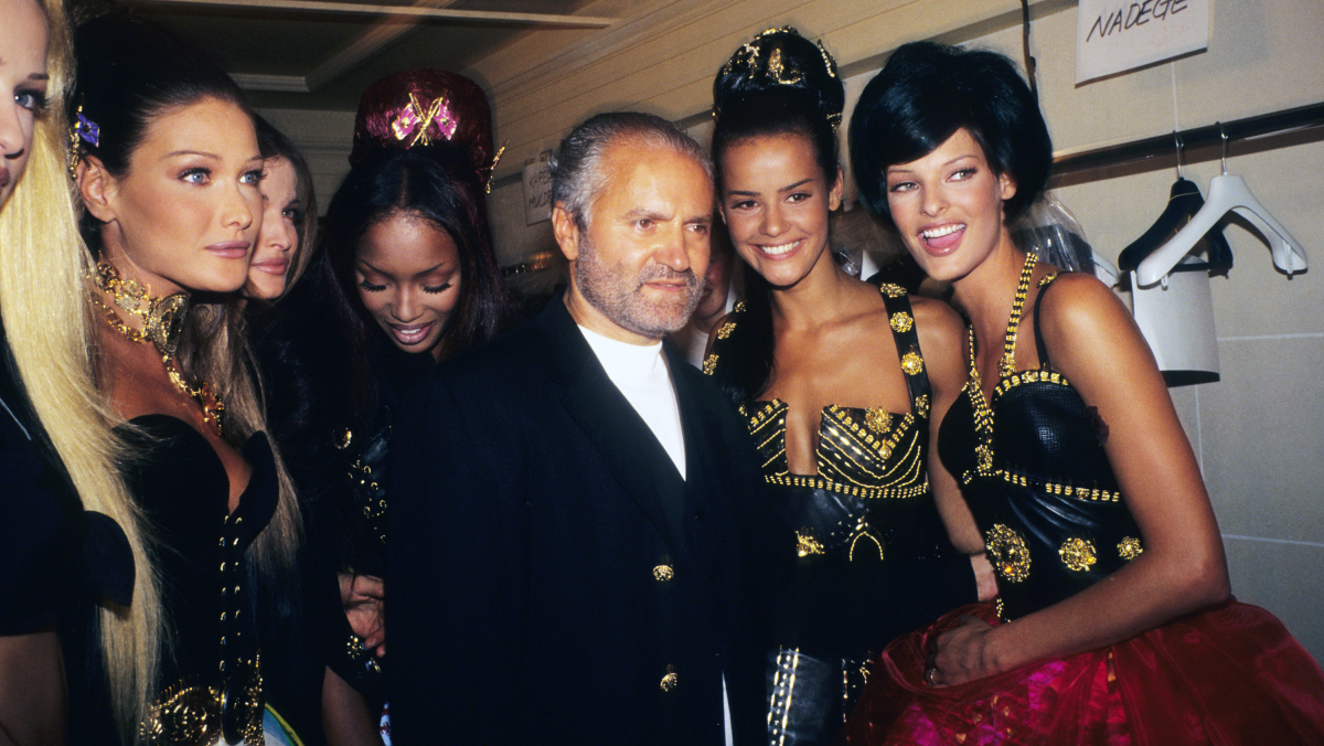 ohyeahpop:
“Carla Bruni, Naomi Campbell, Gianni Versace, Nadège du Bospertus and Linda Evangelista attend Gianni Versace Atelier’s Fall 1992 show at the Ritz Hotel in Paris. Photo: Foc Kan
”