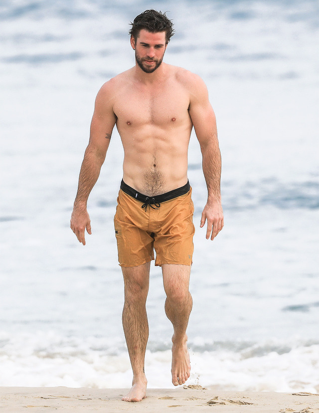 Liam Hemsworth Shirtless And Pantless In Byron Bay March 9 2020 Vhman