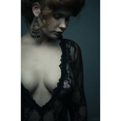 alternativefashion lace missmorgane gothicbeauty vancouvermodel altmodel victorian gothic romanticera iloveredheads redheadmodel steamgirl