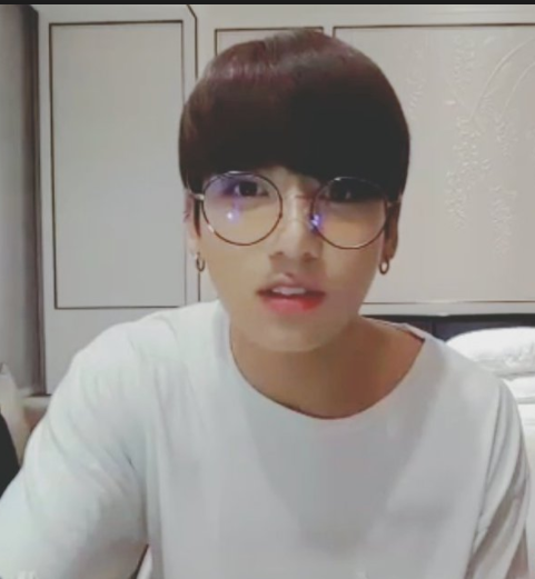 jkfortunekookies:Jungkook + circle glasses