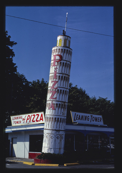 leaning tower of pizza, mansfield ohio