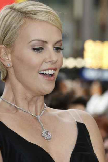 celebrity movie, celebrity news usa, shop, weekend, trendy charlizeafrica com seu colar riviera deuso!semijoias online em www.waufen.com.br para todo Brasil em at12x re segura exclusivos e sofisticados por e-mail , charlizetheronsemijoiasemijoiassemijoiasfinassemijoiasdeluxosemijoiasatacadosemijoiafinaatacadodesemijoias, semijoiasluxosemijoiasonline, semijanel, aneisaneisdefalangecolarcolaresmaxicolarbrincobrincosmaxibrincobrincosdefestabrincosdeluxobrincosfolheados, brincodefestabrincoslindosbijuteriasfinasjoiasemprata 