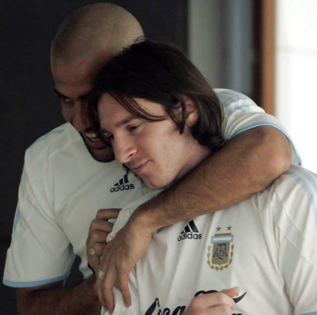 A young Lionel Messi learning from legends… - Squawka Football