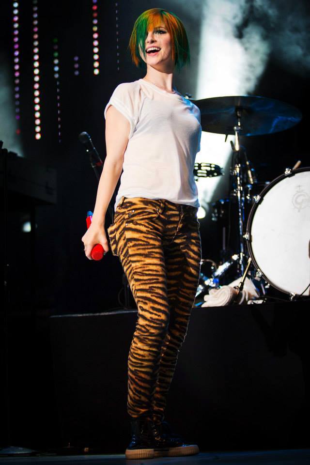 hayley williams purple shirt