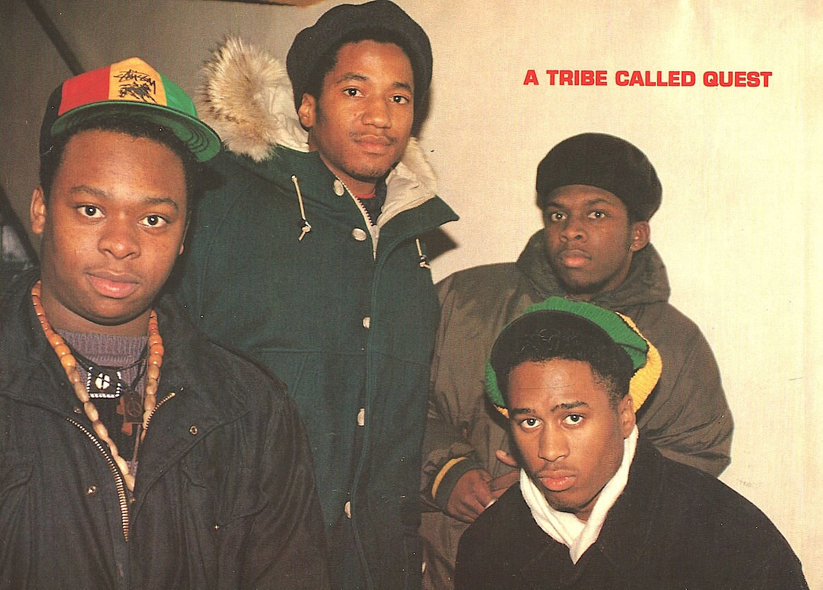 A tribe called quest. Tribe Called Critic. Tribe Called Critic одежда. A Tribe Called Quest old photos. A Tribe Called Quest Jordan.