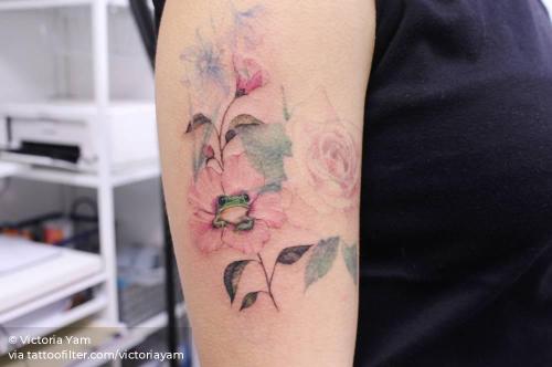 By Victoria Yam, done in Hong Kong. http://ttoo.co/p/31557 amphibian;animal;big;facebook;flower;frog;hibiscus;illustrative;nature;tropical;twitter;upper arm;victoriayam