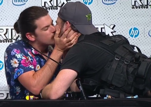 madprincevagabond:Screencaps of the Jon and Ryan kiss tonight at...