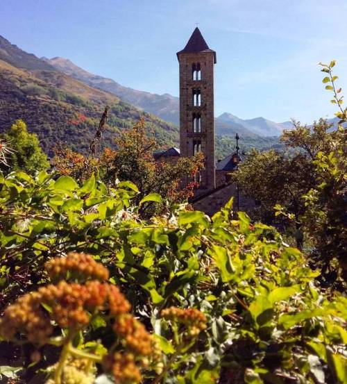 First colours of autumn in Vall de Boí (Catalonia), with one of...