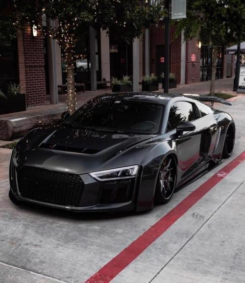 topvehicles:Stunning R8 via reddit