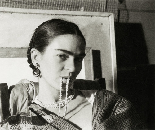 embriague-se-de-poesia:Frida Kahlo