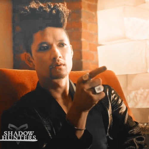 xxbeyondangelsxx:Magnus: “what he doin”*realizes Alec’s...