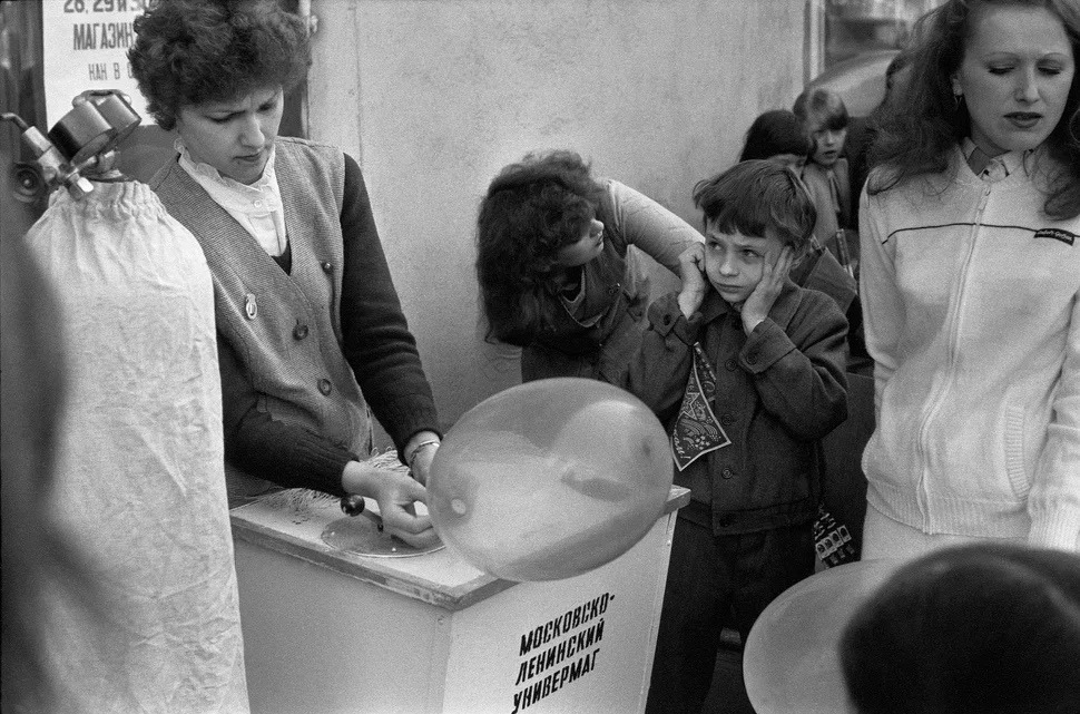 Love this! I remember having the same reaction as a kid, I always anticipated a balloon would pop!
May Day (1984). Photo by Vladimir Sokolayev.