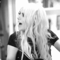 Voir un profil - Lana Killbane Tumblr_mt62kp72ZI1s6m7n2o1_250