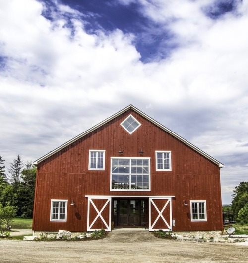 utwo:Northeast Barn Home© Banker Wire