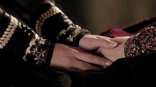 dollsome-does-tumblr:a great thing about reign: how basically...