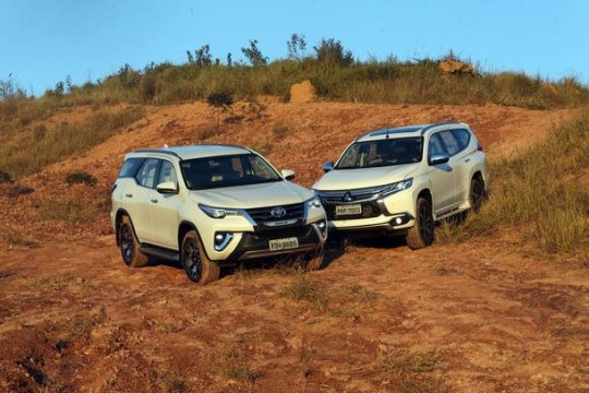 Mitsubishi Pajero Sport x Toyota SW4