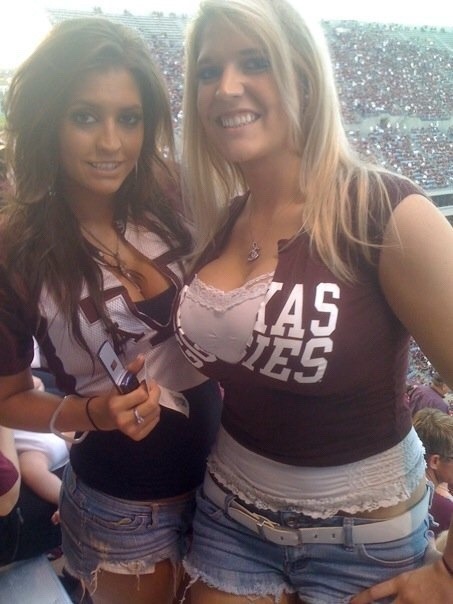 yee-effin-haw:A Pair of Texas Aggie Babes