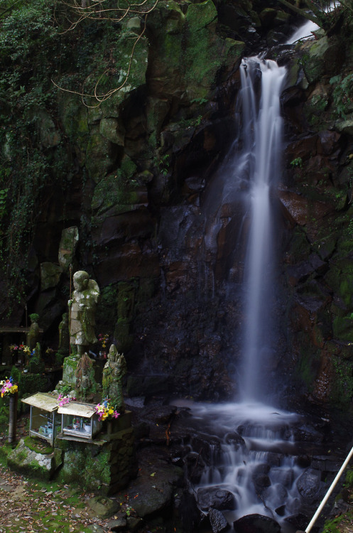 wanderlustjapan:Waterfall of Tsutsumigataki byShuichi...