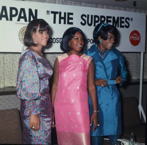 twixnmix:The Supremes at press conference in Tokyo, August...