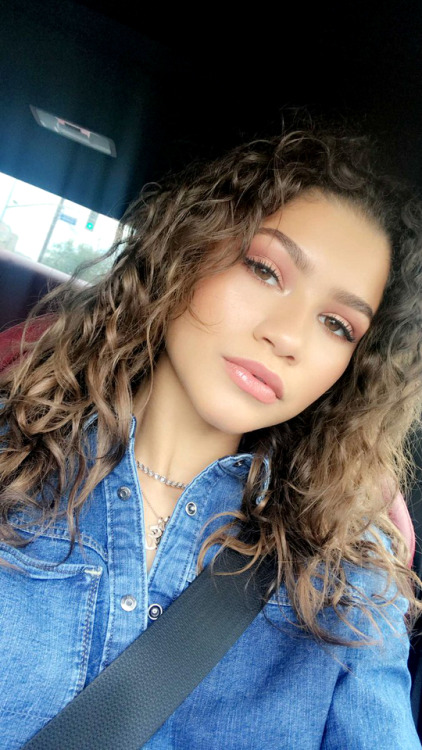 zendaya-selfies | Tumblr