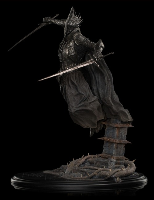 actionfigurehottoys:The Witch King at Dol Guldur StatueWhere...