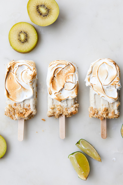 sweetoothgirl:Kiwi Lime Pie Popsicles