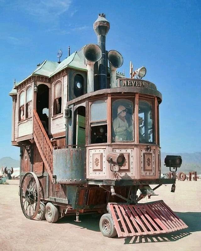 steampunktendencies: “ Victorian Era House on Wheels⠀ The Neverwas Haul⠀ and it does drive… ”