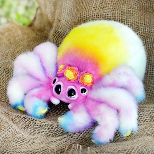 sosuperawesome:Fluffy SpidersAlvamade Toys on EtsySee our...