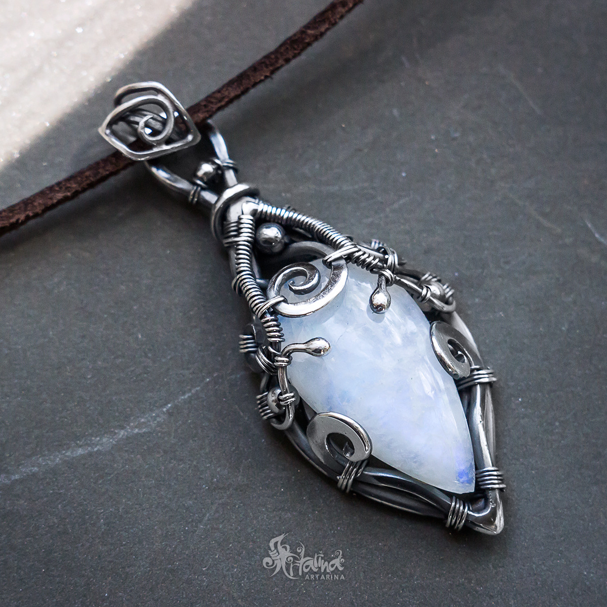 Artarina - Magical pendants - Harut