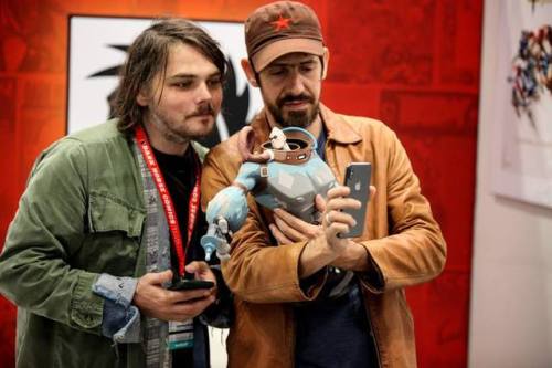 postmcrnews:Gerard Way & Gabriel Bá at NYCC: Part 1October...