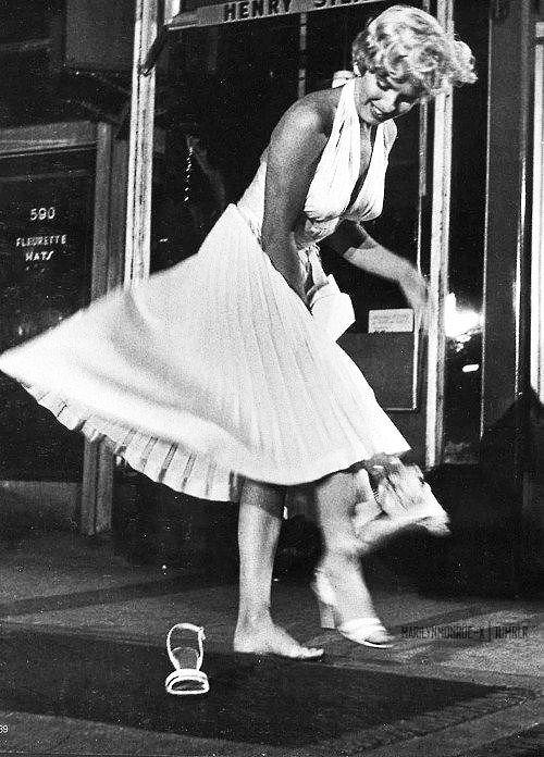 Marilyn Monroe (ourgirlmarilyn: Marilyn Monroe loses her shoe...)