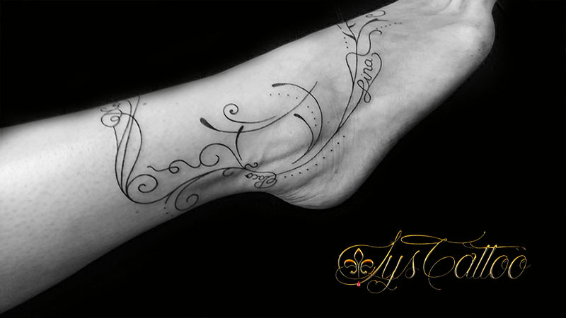 Lys Tattoo Tatouage Qui Senroule Autour Cheville Et Du