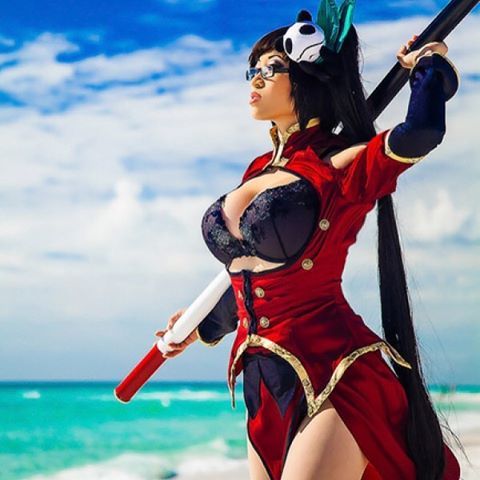 Hot Cosplay Chicks