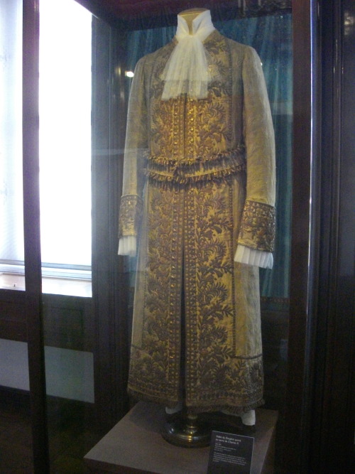 tiny-librarian:
“ The outfit worn by Louis Antoine d’Artois, Duc d’Angouleme (Newly the Dauphin of France) to the coronation of his father, Charles X.
”
