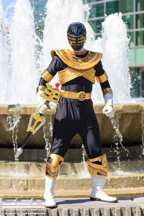 tokucosplay:Zeo Gold / KingRanger cosplayed by bigtrent07.