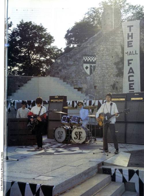 electripipedream:The Small Faces in France from Juke Box...