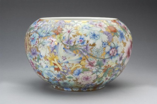 aleyma:Globular bowl, made in China in the 19th century...