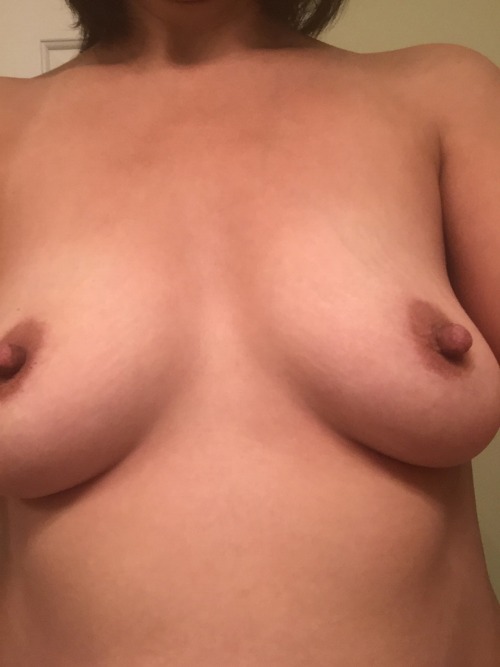 latinsharedwife:I’m a naughty housewife who loves bigger cocks...