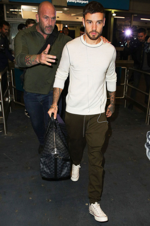 thedailypayne:Liam arriving at the Sydney airport in Australia...