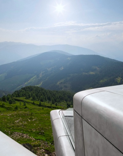 kateoplis:<br /><br />Zaha Hadid does it again: The Messner Mountain Museum