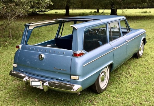 crazyforcars:Studebaker Wagonaire… with its retractable rear...