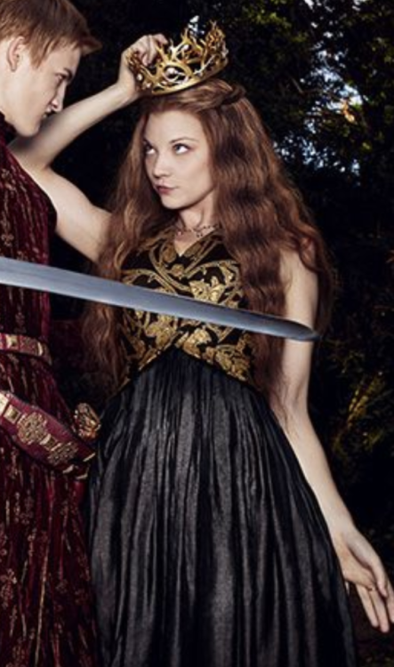 westerosiladies:Favorite Looks: Margaery’s black and gold dress...