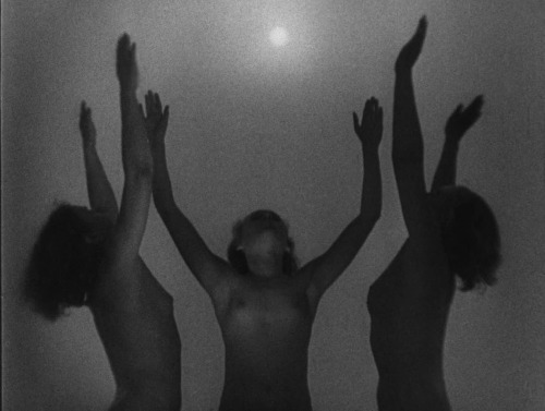 ozu-teapot:Isadora Duncan, the Biggest Dancer in the World |...