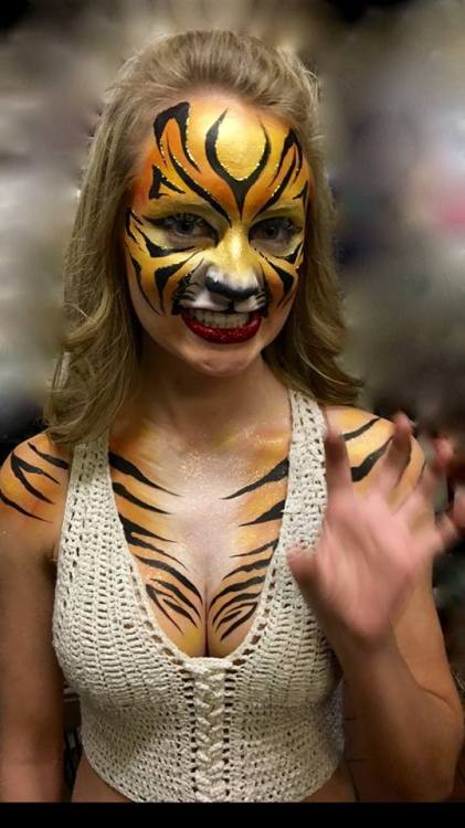 groram:tiger body painting