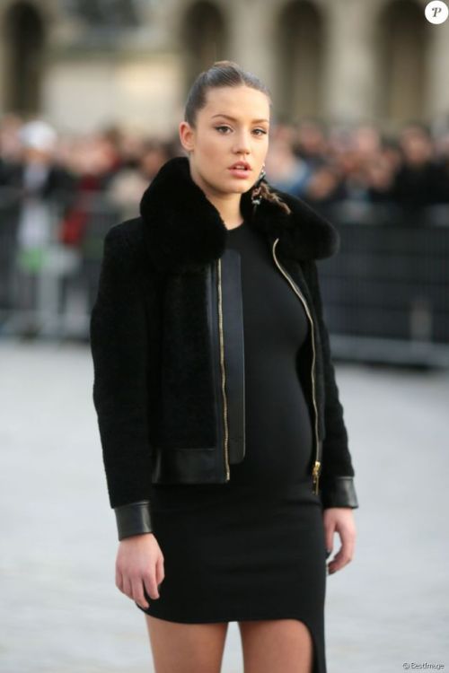 venessaclaud:Adele at Louis Vuitton with bb.