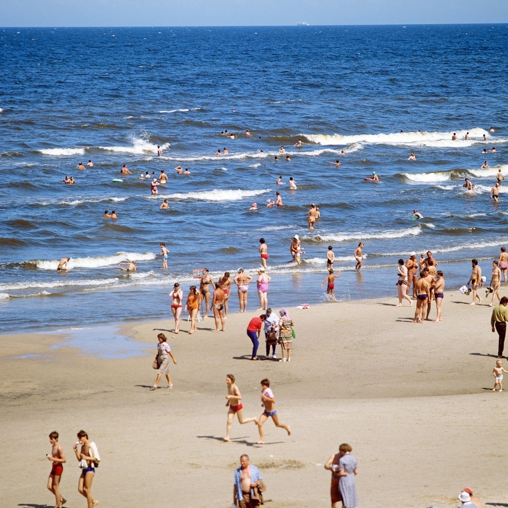 Yurmala, Latvia, 1984 (via)