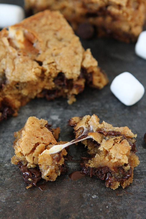 foodffs:Marshmallow Toffee BlondiesFollow for recipesGet your...