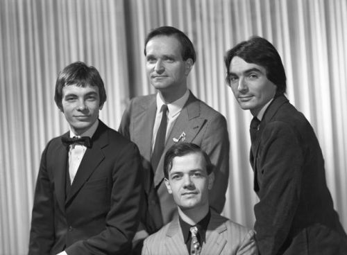 Early photos of Kraftwerk make them look like such dorksThat...