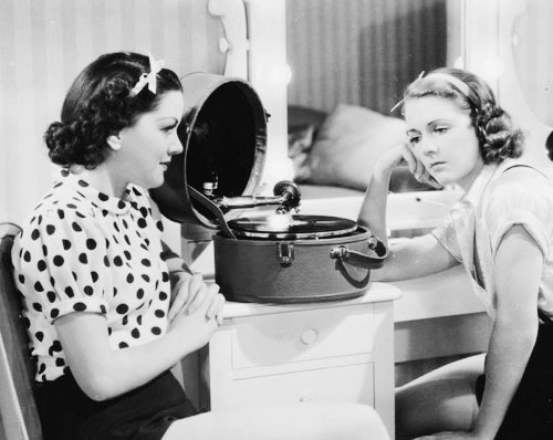 vintage-juene-femme:manyfetes:Ruby Keeler and Carol Hughes...