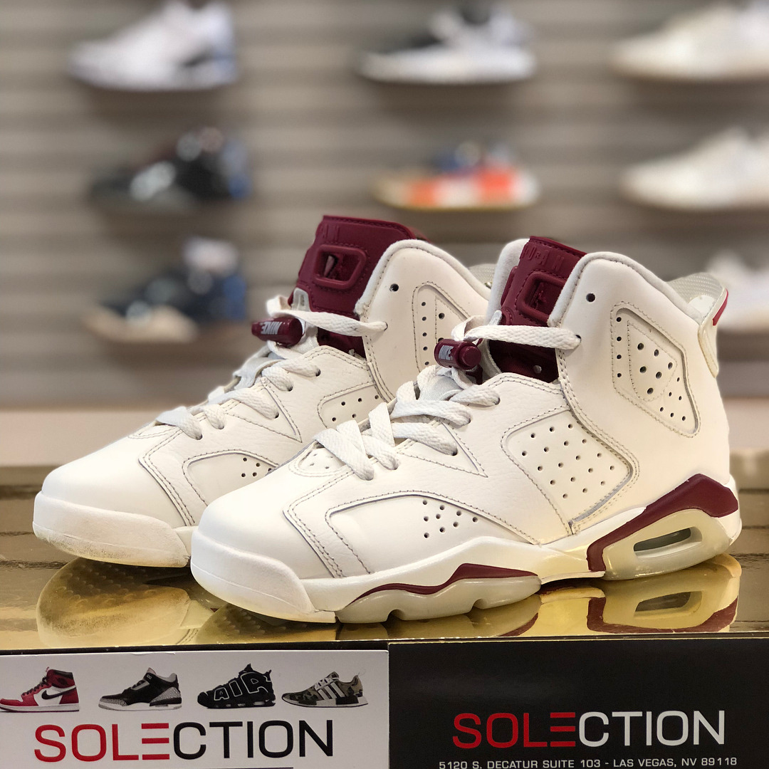 maroon 6s outfit